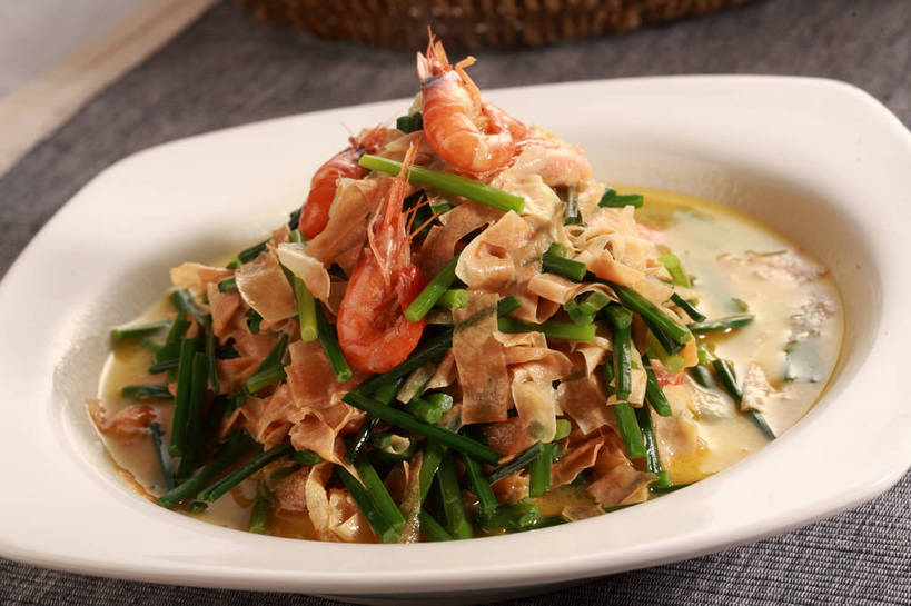 海鲜,无人,横图,俯视,室内,特写,白天,烹饪,中餐,餐桌,桌子,蔬菜,餐具,一堆,许多,堆叠,堆积,新鲜,布料,碟子,盘,陶瓷,韭菜,虾,料理,食品,陶瓷制品,很多,布纹,豆皮,水产,豆腐皮,菜肴,美食,海洋生物,桌布,食物,一个,白色,盘子,餐巾,碟,台布,中式,佳肴,有机食品,绿色食品,单个,餐台,中华料理,堆,水生动物,海产品,水生物,起阳草,海底动物,韭,山韭,长生韭,腐皮,餐桌布,彩图,高角度拍摄,shjb1