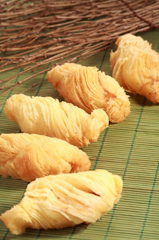 点心,无人,竖图,俯视,室内,特写,白天,餐桌,桌子,水果,五个,一排,许多,竹制,新鲜,整齐,并列,并排,生食,料理,食品,果实,美食,榴莲,食物,排列,垫子,中式,有机食品,绿色食品,餐台,竹制品,队列,平行,酥皮,麝香猫果,水果之王,彩图,高角度拍摄,果王,榴梿,广式点心,广州点心,榴莲酥,shjb1