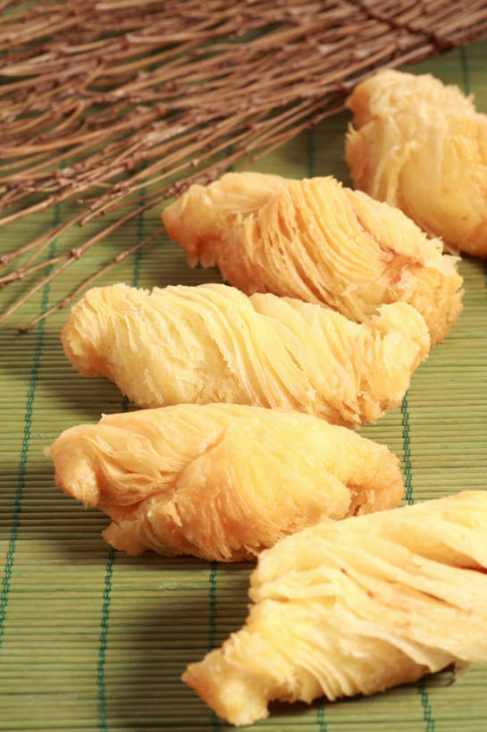 点心,无人,竖图,俯视,室内,特写,白天,餐桌,桌子,水果,五个,一排,许多,竹制,新鲜,整齐,并列,并排,生食,料理,食品,果实,美食,榴莲,食物,排列,垫子,中式,有机食品,绿色食品,餐台,竹制品,队列,平行,酥皮,麝香猫果,水果之王,彩图,高角度拍摄,果王,榴梿,广式点心,广州点心,榴莲酥,shjb1