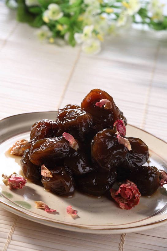 点心,无人,竖图,俯视,室内,特写,白天,餐桌,桌子,餐具,一堆,许多,阴影,堆叠,堆积,竹制,装饰,盛开,反射,碟子,盘,影子,陶瓷,食品,陶瓷制品,话梅,很多,花蕾,花,花瓣,花朵,鲜花,食物,一个,盘子,垫子,碟,零食,花苞,花蕊,单个,餐台,堆,华丽,修饰,点缀,竹制品,梅子,衬托,美观,雅致,雅观,彩图,高角度拍摄,黄梅,shjb1