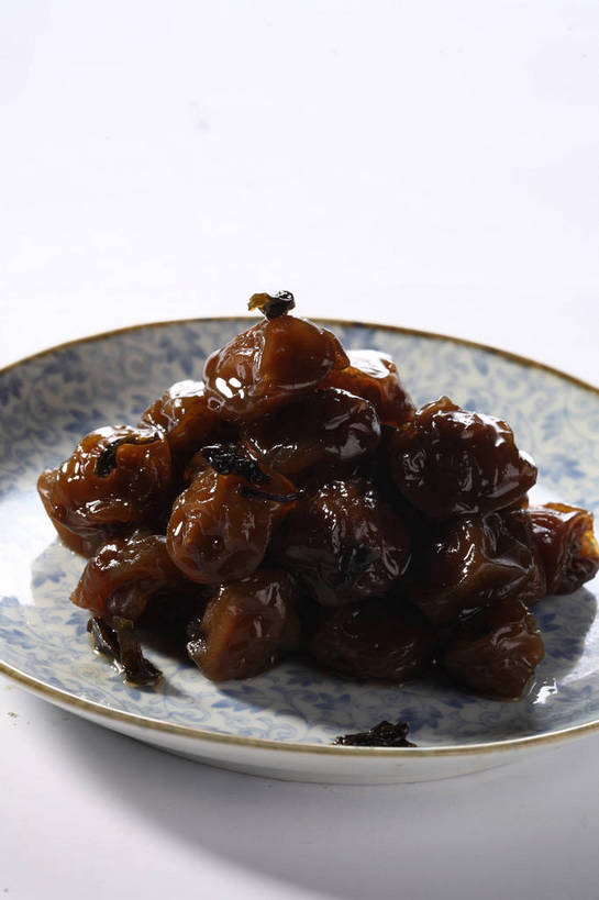 点心,无人,竖图,俯视,室内,特写,白天,白色背景,餐桌,桌子,餐具,一堆,许多,阴影,堆叠,堆积,反射,碟子,盘,影子,陶瓷,食品,陶瓷制品,话梅,很多,食物,一个,盘子,碟,零食,摄影,影棚,单个,餐台,堆,摄影棚,梅子,彩图,高角度拍摄,影棚拍摄,拍摄,黄梅,shjb1