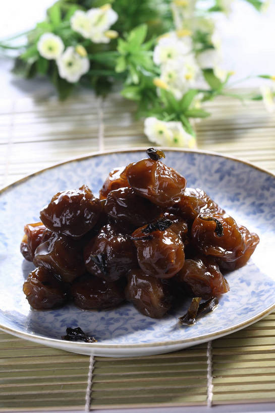 点心,无人,竖图,俯视,室内,特写,白天,餐桌,桌子,餐具,一堆,许多,阴影,堆叠,堆积,竹制,装饰,盛开,反射,碟子,盘,影子,陶瓷,食品,陶瓷制品,话梅,很多,花蕾,花,花瓣,花朵,鲜花,食物,一个,盘子,垫子,碟,零食,花苞,花蕊,单个,餐台,堆,华丽,修饰,点缀,竹制品,梅子,衬托,美观,雅致,雅观,彩图,高角度拍摄,黄梅,shjb1