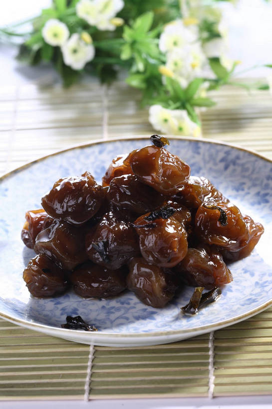 点心,无人,竖图,俯视,室内,特写,白天,餐桌,桌子,餐具,一堆,许多,阴影,堆叠,堆积,竹制,装饰,盛开,反射,碟子,盘,影子,陶瓷,食品,陶瓷制品,话梅,很多,花蕾,花,花瓣,花朵,鲜花,食物,一个,盘子,垫子,碟,零食,花苞,花蕊,单个,餐台,堆,华丽,修饰,点缀,竹制品,梅子,衬托,美观,雅致,雅观,彩图,高角度拍摄,黄梅,shjb1