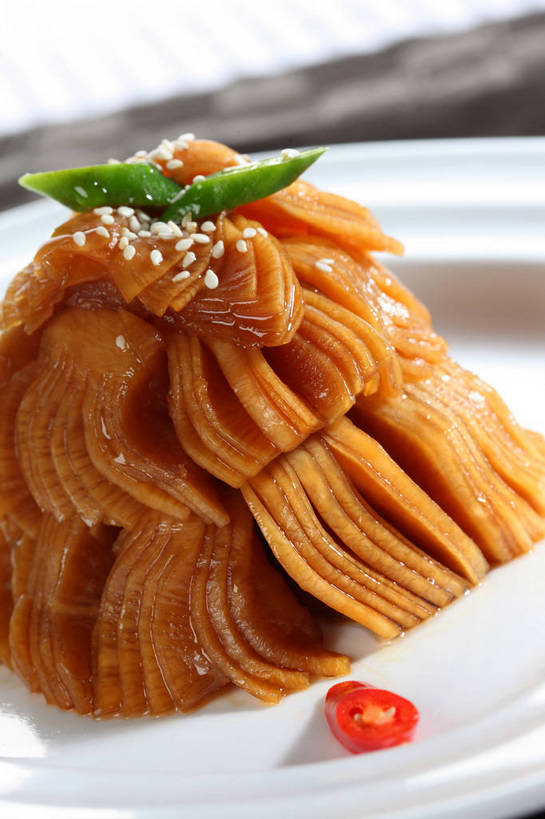 无人,竖图,俯视,室内,特写,白天,餐桌,桌子,萝卜,白萝卜,辣椒,蔬菜,餐具,一排,许多,阴影,新鲜,整齐,反射,布料,碟子,盘,影子,陶瓷,青椒,调料,调味,酱料,酱汁,香料,芝麻,佐料,食品,陶瓷制品,调味品,很多,调味料,酱菜,布纹,酱,桌布,食物,腌制,排列,一个,白色,盘子,餐巾,碟,台布,白芝麻,有机食品,绿色食品,单个,餐台,堆,配料,队列,腌渍,辣角,红海椒,大椒,辣虎,广椒,菜椒,脂麻,胡麻,白麻,巨胜子,作料,油麻,甜椒,柿子椒,莱菔,辣子,红辣椒,海椒,番椒,灯笼椒,餐桌布,彩图,高角度拍摄,酱萝卜,shjb1