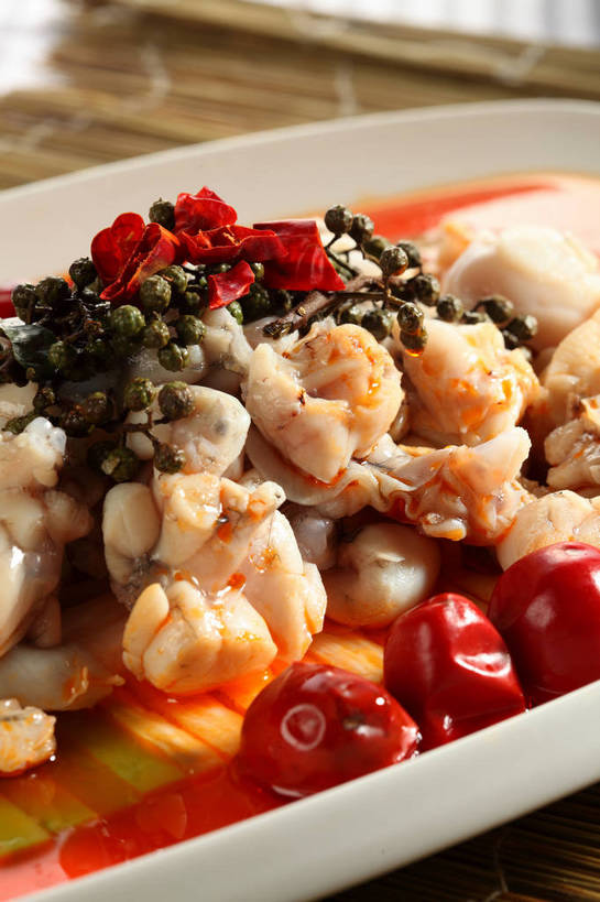 无人,竖图,俯视,室内,特写,白天,烹饪,中餐,餐桌,桌子,野生动物,辣椒,蔬菜,餐具,一堆,许多,堆叠,堆积,竹制,新鲜,碟子,盘,青椒,调味,肉,香料,佐料,料理,食品,很多,牛蛙,菜肴,美食,肉类,食物,一个,白色,动物,盘子,垫子,碟,中式,可爱,活泼,佳肴,有机食品,绿色食品,单个,餐台,中华料理,堆,花椒,山椒,配料,竹制品,川菜,肉食,辣角,红海椒,大椒,辣虎,广椒,作料,四川菜,大花椒,狗椒,红花椒,青花椒,蜀椒,香椒,辣子,红辣椒,红椒,海椒,番椒,彩图,高角度拍摄,shjb1,馋嘴牛蛙,馋嘴蛙