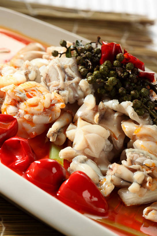 无人,竖图,俯视,室内,特写,白天,烹饪,中餐,餐桌,桌子,野生动物,辣椒,蔬菜,餐具,一堆,许多,堆叠,堆积,竹制,新鲜,碟子,盘,青椒,调味,肉,香料,佐料,料理,食品,很多,牛蛙,菜肴,美食,肉类,食物,一个,白色,动物,盘子,垫子,碟,中式,可爱,活泼,佳肴,有机食品,绿色食品,单个,餐台,中华料理,堆,花椒,山椒,配料,竹制品,川菜,肉食,辣角,红海椒,大椒,辣虎,广椒,作料,四川菜,大花椒,狗椒,红花椒,青花椒,蜀椒,香椒,辣子,红辣椒,红椒,海椒,番椒,彩图,高角度拍摄,shjb1,馋嘴牛蛙,馋嘴蛙