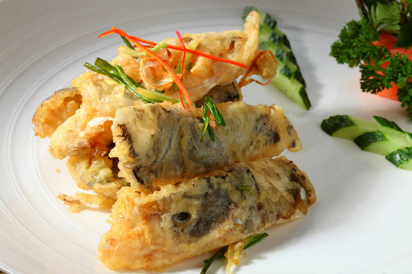 海鲜,无人,横图,俯视,室内,特写,白天,烹饪,中餐,餐桌,桌子,黄瓜,蔬菜,餐具,一堆,许多,堆叠,堆积,新鲜,装饰,鱼,碟子,盘,陶瓷,肉,鱼肉,料理,食品,陶瓷制品,很多,水产,小黄鱼,菜肴,美食,肉类,鱼类,海洋生物,食物,一个,白色,盘子,碟,中式,海藻,佳肴,有机食品,绿色食品,单个,餐台,中华料理,堆,海草,华丽,修饰,六线鱼,点缀,水生动物,黄鱼,海产品,水生物,肉食,海底动物,衬托,美观,雅致,雅观,海黄鱼,黄花鱼,浒苔,苔菜,苔条,条浒苔,青瓜,胡瓜,彩图,高角度拍摄,shjb1,苔条小黄鱼