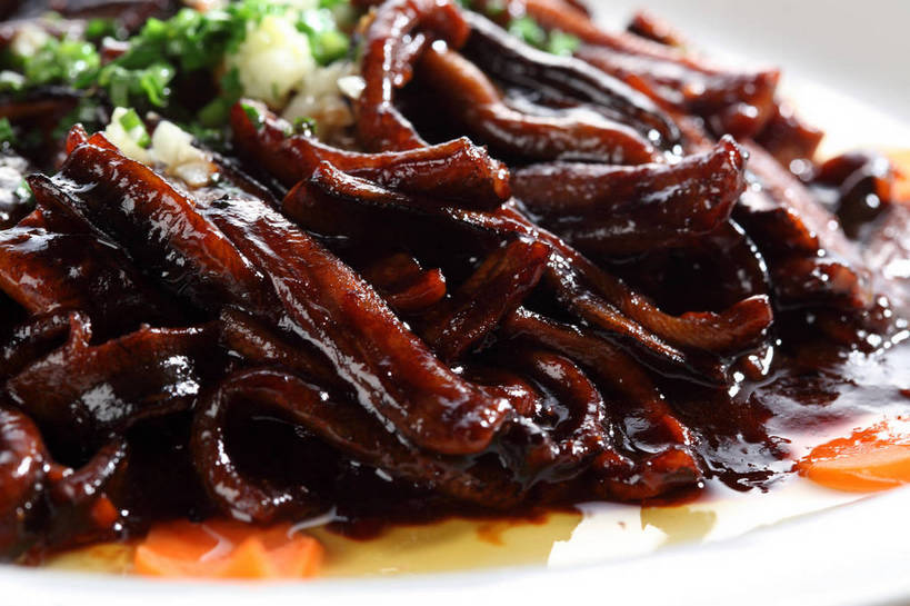 无人,横图,俯视,室内,特写,白天,烹饪,中餐,餐桌,桌子,萝卜,胡萝卜,蔬菜,餐具,一堆,许多,堆叠,堆积,竹制,新鲜,鱼,碟子,盘,陶瓷,葱,青葱,炒菜,调味,肉,香料,鱼肉,佐料,料理,食品,陶瓷制品,很多,水产,菜肴,美食,肉类,鱼类,食物,一个,白色,盘子,垫子,碟,中式,佳肴,有机食品,绿色食品,单个,餐台,中华料理,鳝鱼,堆,配料,竹制品,水生动物,黄萝卜,番萝卜,水生物,肉食,鳝,作料,红萝卜,甘荀,彩图,高角度拍摄,丁香萝卜,胡芦菔金,淡水生物,金笋,河鲜,黄鳝,shjb1,炒鳝丝