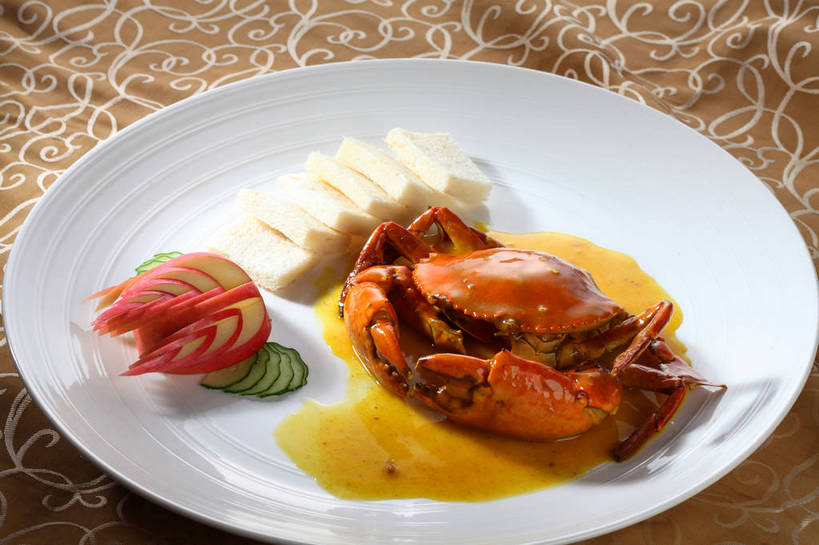 蟹,咖哩,无人,横图,俯视,室内,特写,白天,烹饪,中餐,餐桌,桌子,萝卜,白萝卜,黄瓜,蔬菜,餐具,雕塑,新鲜,艺术,装饰,螃蟹,布料,雕刻,雕像,碟子,盘,陶瓷,调料,料理,食品,陶瓷制品,调味品,调味料,布纹,咖喱,菜肴,美食,桌布,食物,一个,一只,白色,盘子,餐巾,工艺品,碟,台布,中式,佳肴,有机食品,绿色食品,单个,餐台,中华料理,华丽,修饰,美术,点缀,美学,衬托,美观,雅致,雅观,甲壳动物,青瓜,莱菔,胡瓜,餐桌布,彩图,高角度拍摄,食雕,食品雕刻,食物雕刻,咖喱蟹,shjb1