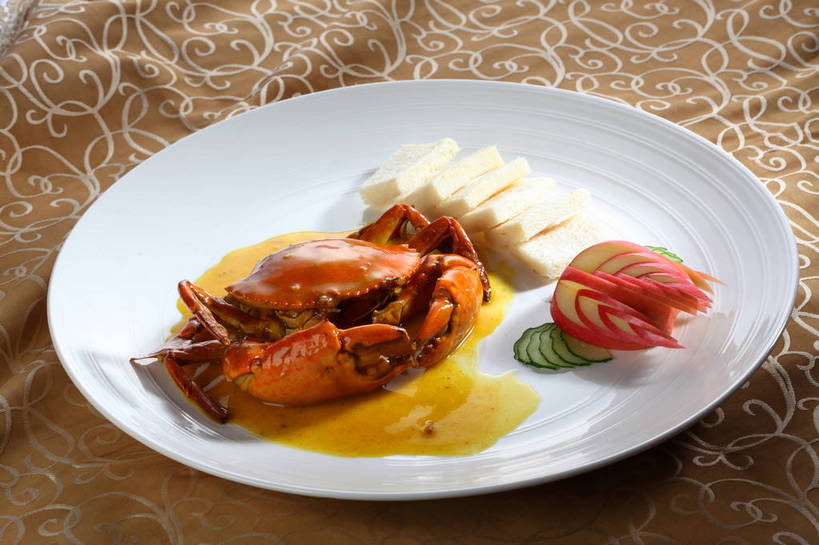 蟹,咖哩,无人,横图,俯视,室内,特写,白天,烹饪,中餐,餐桌,桌子,萝卜,白萝卜,黄瓜,蔬菜,餐具,雕塑,新鲜,艺术,装饰,螃蟹,布料,雕刻,雕像,碟子,盘,陶瓷,调料,料理,食品,陶瓷制品,调味品,调味料,布纹,咖喱,菜肴,美食,桌布,食物,一个,一只,白色,盘子,餐巾,工艺品,碟,台布,中式,佳肴,有机食品,绿色食品,单个,餐台,中华料理,华丽,修饰,美术,点缀,美学,衬托,美观,雅致,雅观,甲壳动物,青瓜,莱菔,胡瓜,餐桌布,彩图,高角度拍摄,食雕,食品雕刻,食物雕刻,咖喱蟹,shjb1