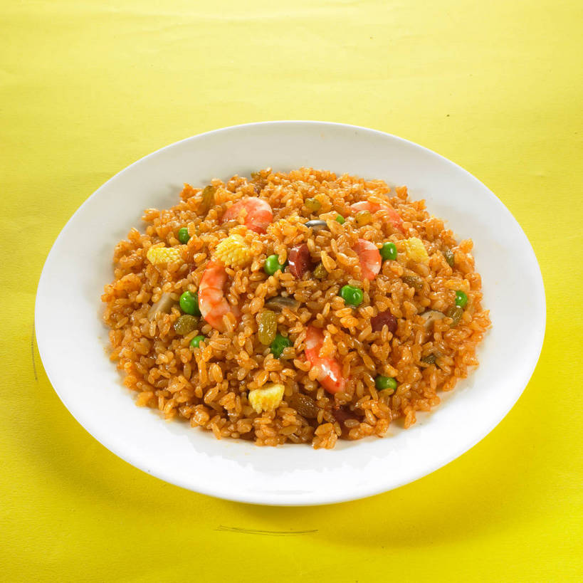 海鲜,米饭,无人,横图,俯视,室内,特写,白天,烹饪,中餐,玉米,植物,餐桌,桌子,萝卜,胡萝卜,蔬菜,餐具,一堆,许多,阴影,堆叠,堆积,黄色背景,新鲜,反射,棒子,碟子,盘,影子,陶瓷,豆类,豆子,玉蜀黍,豌豆,炒饭,蛋,调料,鸡蛋,虾,料理,食品,陶瓷制品,饭,调味品,很多,调味料,酱油,水产,荷兰豆,菜肴,美食,海洋生物,食物,一个,白色,盘子,碟,中式,摄影,佳肴,有机食品,绿色食品,影棚,对虾,单个,餐台,中华料理,堆,苞米,五谷,摄影棚,水生动物,海产品,苞芦,黄萝卜,番萝卜,水生物,雪豆,海底动物,豆科,苞谷,寒豆,毕豆,麻累,国豆,小寒豆,麦豌豆,包谷,大蜀黍,番麦,薏米包,玉高粱,玉麦,珍珠米,卵,豉油,红萝卜,甘荀,彩图,高角度拍摄,影棚拍摄,拍摄,鲜虾炒饭,丁香萝卜,胡芦菔金,金笋,鸡卵,鸡子,shjb1