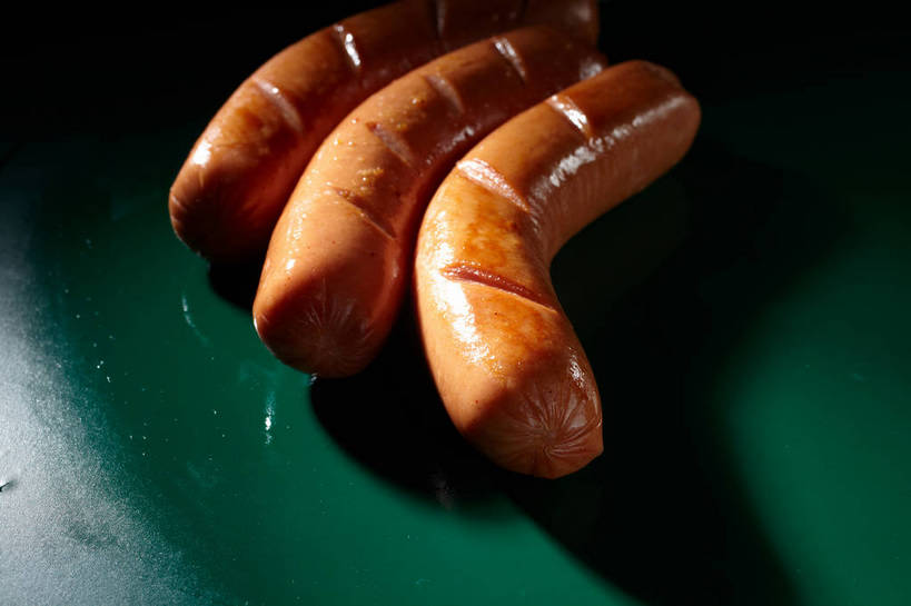 无人,横图,俯视,室内,特写,白天,烹饪,中餐,水,餐桌,桌子,三根,一排,切开,绿色背景,阴影,整齐,反射,液体,影子,水滴,香肠,料理,食品,腊肠,烤香肠,菜肴,美食,食物,排列,切,中式,摄影,佳肴,影棚,潮湿,餐台,中华料理,队列,摄影棚,剖面,切面,湿润,彩图,高角度拍摄,影棚拍摄,拍摄,shjb1