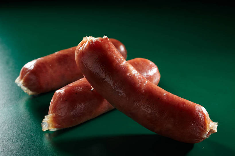 无人,横图,俯视,室内,特写,白天,烹饪,中餐,餐桌,桌子,三根,一堆,绿色背景,阴影,堆叠,堆积,反射,影子,香肠,料理,食品,腊肠,烤香肠,菜肴,美食,食物,红色,中式,摄影,佳肴,影棚,餐台,中华料理,堆,摄影棚,彩图,高角度拍摄,影棚拍摄,拍摄,shjb1