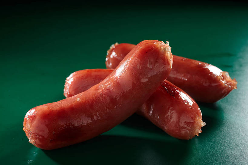 无人,横图,俯视,室内,特写,白天,烹饪,中餐,餐桌,桌子,三根,一堆,绿色背景,阴影,堆叠,堆积,反射,影子,香肠,料理,食品,腊肠,烤香肠,菜肴,美食,食物,红色,中式,摄影,佳肴,影棚,餐台,中华料理,堆,摄影棚,彩图,高角度拍摄,影棚拍摄,拍摄,shjb1