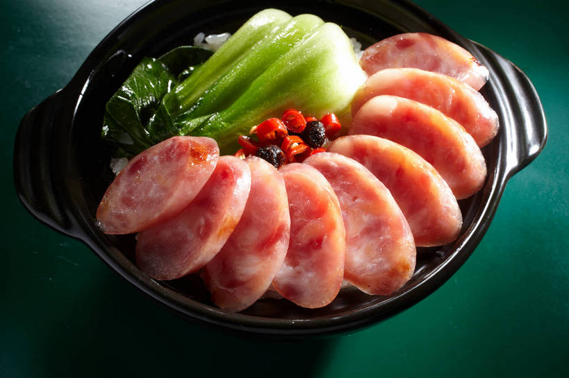 米饭,无人,横图,俯视,室内,特写,白天,烹饪,中餐,餐桌,桌子,辣椒,蔬菜,一排,许多,绿色背景,新鲜,整齐,并列,并排,陶瓷,青菜,调味,肉,香肠,香料,佐料,料理,食品,陶瓷制品,腊肠,饭,调味品,很多,调味料,猪肉,菜肴,美食,肉类,食物,排列,一个,红色,容器,碗,中式,摄影,佳肴,有机食品,绿色食品,影棚,单个,餐台,中华料理,储藏,五谷,配料,储存,队列,摄影棚,小白菜,豆豉,平行,肉食,辣角,红海椒,大椒,辣虎,广椒,豚肉,作料,不结球白菜,广东菜,粤菜,辣子,红辣椒,海椒,番椒,彩图,高角度拍摄,影棚拍摄,拍摄,煲仔饭,瓦煲饭,贮存,shjb1,腊味煲仔饭