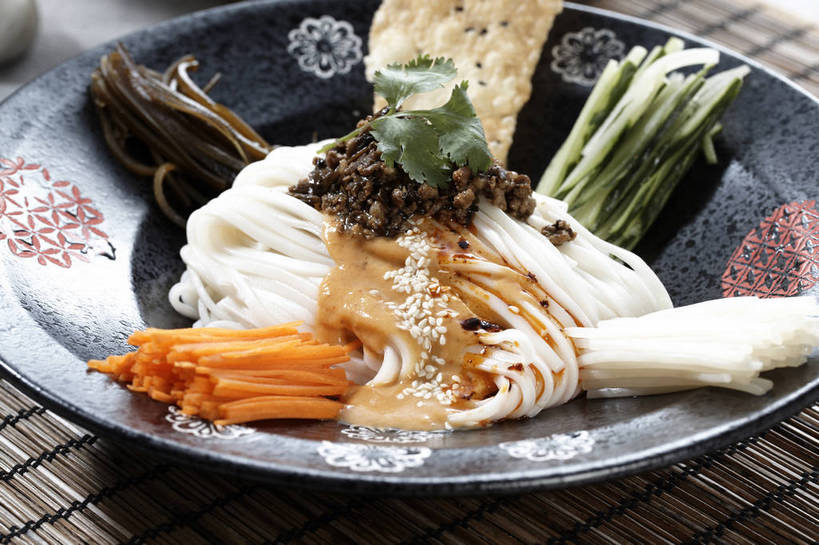 点心,面包,面食,面条,无人,横图,俯视,室内,特写,白天,烹饪,中餐,餐桌,桌子,萝卜,胡萝卜,黄瓜,蔬菜,餐具,一堆,许多,堆叠,堆积,竹制,新鲜,碟子,盘,陶瓷,调料,海带,酱料,酱汁,面,佐料,料理,食品,面点,陶瓷制品,冷面,凉面,调味品,很多,调味料,酱,菜肴,美食,食物,糕点,一个,盘子,垫子,碟,中式,佳肴,有机食品,绿色食品,单个,餐台,中华料理,堆,竹制品,黄萝卜,番萝卜,江白菜,青瓜,胡瓜,红萝卜,甘荀,彩图,高角度拍摄,丁香萝卜,胡芦菔金,金笋,shjb1