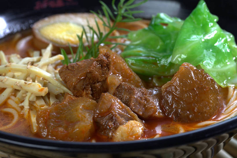 面食,面条,无人,横图,俯视,室内,特写,白天,烹饪,中餐,餐桌,桌子,蔬菜,椰菜,卷心菜,切开,新鲜,陶瓷,竹笋,蛋,鸡蛋,面,肉,牛肉,料理,食品,陶瓷制品,半个,笋,菜肴,美食,肉类,食物,一个,容器,碗,切,一半,中式,甘蓝,佳肴,牛肉面,有机食品,绿色食品,单个,餐台,中华料理,储藏,迷迭香,储存,剖面,肉食,切面,海洋之露,卵,甘蓝菜,结球甘蓝,甘兰,包心菜,彩图,高角度拍摄,圆白菜,鸡卵,鸡子,贮存,牛腱,半筋半肉牛肉面,shjb1