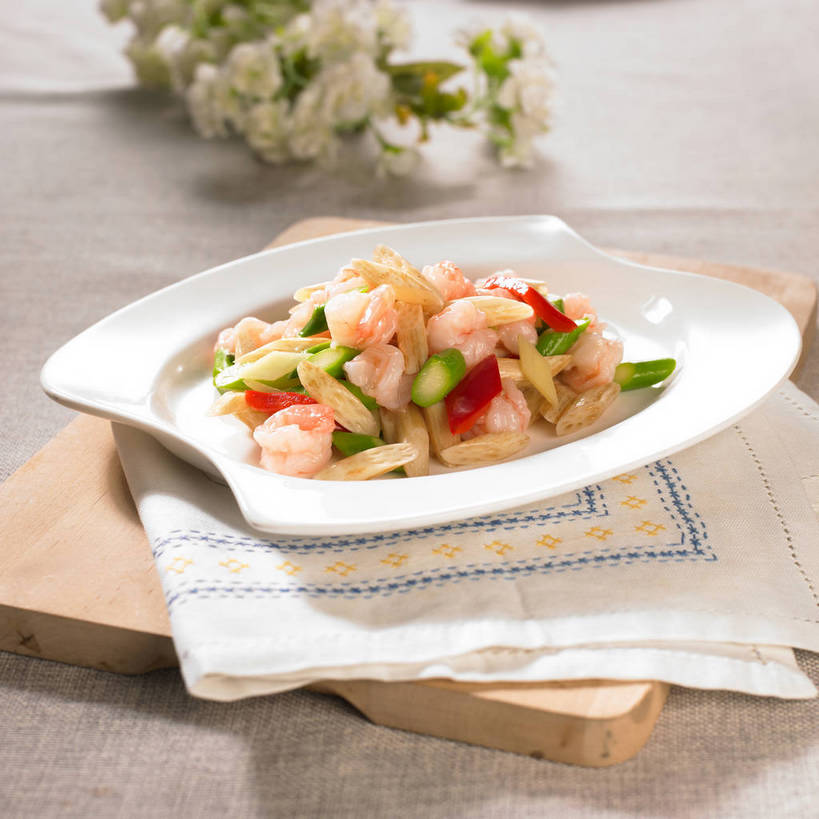 无人,横图,俯视,室内,特写,白天,烹饪,中餐,餐桌,桌子,辣椒,芦笋,蔬菜,餐具,一堆,许多,阴影,堆叠,堆积,朦胧,模糊,新鲜,装饰,盛开,反射,布料,碟子,盘,影子,陶瓷,绿芦笋,肉,虾仁,料理,食品,陶瓷制品,很多,花蕾,布纹,菜肴,美食,肉类,桌布,花,花瓣,花朵,鲜花,食物,一个,红色,白色,盘子,餐巾,碟,台布,花苞,花蕊,中式,佳肴,有机食品,绿色食品,单个,餐台,中华料理,堆,华丽,修饰,虾肉,点缀,肉食,彩椒,辣角,红海椒,大椒,辣虎,广椒,衬托,美观,雅致,雅观,猪尾巴,药鸡豆子,甜椒,柿子椒,石刁柏,蚂蚁杆,龙须菜,狼尾巴根,辣子,海椒,番椒,灯笼椒,餐桌布,彩图,高角度拍摄,shjb1,虾仁炒芦笋