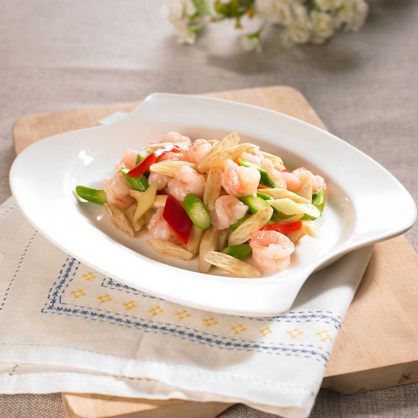 无人,横图,俯视,室内,特写,白天,烹饪,中餐,餐桌,桌子,辣椒,芦笋,蔬菜,餐具,一堆,许多,阴影,堆叠,堆积,朦胧,模糊,新鲜,装饰,盛开,反射,布料,碟子,盘,影子,陶瓷,绿芦笋,肉,虾仁,料理,食品,陶瓷制品,很多,花蕾,布纹,菜肴,美食,肉类,桌布,花,花瓣,花朵,鲜花,食物,一个,红色,白色,盘子,餐巾,碟,台布,花苞,花蕊,中式,佳肴,有机食品,绿色食品,单个,餐台,中华料理,堆,华丽,修饰,虾肉,点缀,肉食,彩椒,辣角,红海椒,大椒,辣虎,广椒,衬托,美观,雅致,雅观,猪尾巴,药鸡豆子,甜椒,柿子椒,石刁柏,蚂蚁杆,龙须菜,狼尾巴根,辣子,海椒,番椒,灯笼椒,餐桌布,彩图,高角度拍摄,shjb1,虾仁炒芦笋