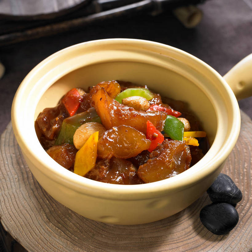 无人,横图,俯视,室内,特写,白天,烹饪,中餐,石头,餐桌,桌子,蔬菜,蒜,一堆,许多,阴影,堆叠,堆积,新鲜,反射,木制,石子,影子,陶瓷,青椒,调味,红烧,香料,佐料,料理,食品,案板,陶瓷制品,很多,蒜头,菜肴,美食,砧板,食物,两个,木制品,容器,碗,中式,鹅卵石,佳肴,有机食品,绿色食品,餐台,中华料理,储藏,堆,配料,储存,黄辣椒,按摩石,大椒,菜椒,作料,胡蒜,牛筋,红烧菜,石块,甜椒,柿子椒,灯笼椒,大蒜,彩图,高角度拍摄,贮存,黄灯笼辣椒,黄帝椒,筋,牛蹄筋,蹄筋,shjb1,红烧牛筋