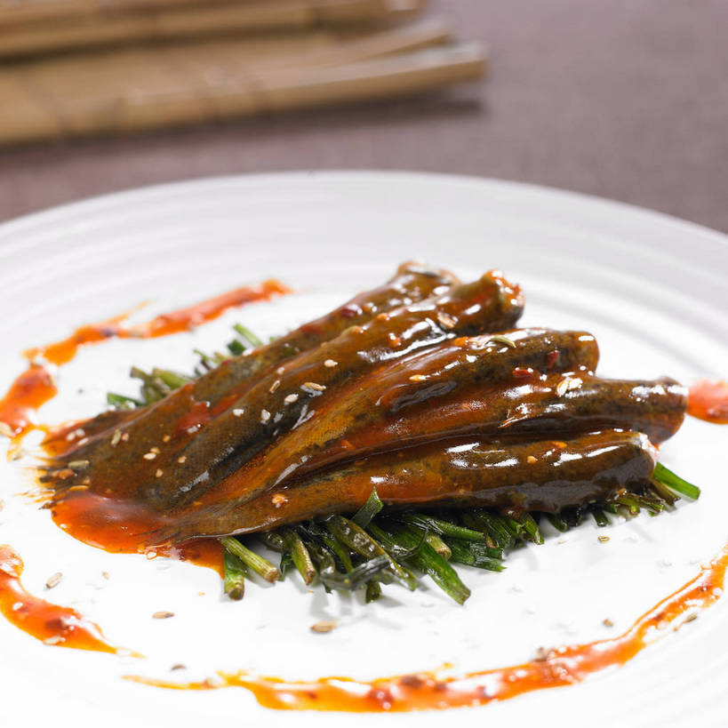 无人,横图,俯视,室内,特写,白天,烹饪,中餐,餐桌,桌子,蔬菜,餐具,许多,阴影,朦胧,模糊,新鲜,反射,鱼,布料,碟子,盘,影子,陶瓷,韭菜,调料,红烧,酱料,酱汁,肉,鱼肉,佐料,料理,食品,陶瓷制品,调味品,很多,调味料,布纹,水产,酱,菜肴,美食,肉类,鱼类,桌布,食物,一个,白色,盘子,餐巾,碟,台布,中式,佳肴,有机食品,绿色食品,单个,餐台,中华料理,水生动物,红烧鱼,水生物,肉食,起阳草,韭,山韭,长生韭,泥鳅,泥鳅鱼,鱼鳅,红烧菜,餐桌布,彩图,高角度拍摄,淡水生物,鳅鱼,shjb1