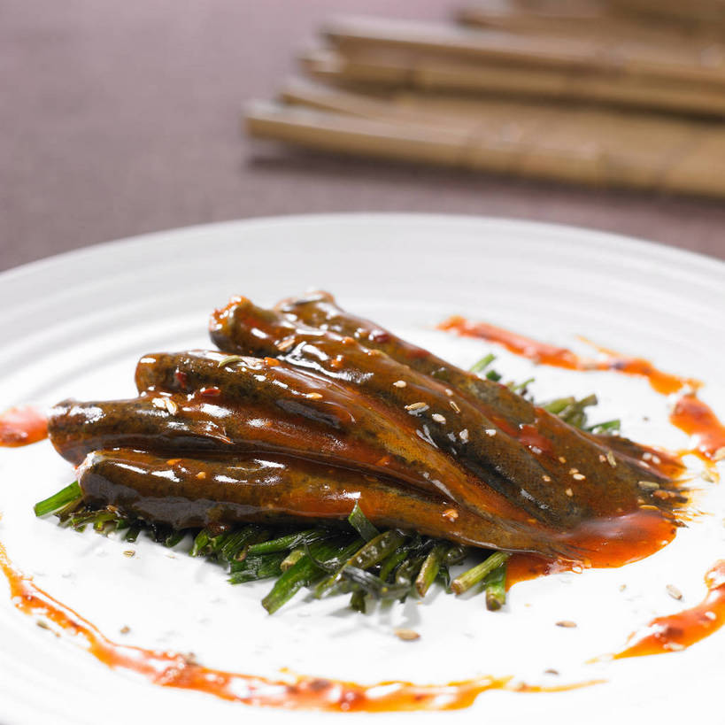 无人,横图,俯视,室内,特写,白天,烹饪,中餐,餐桌,桌子,蔬菜,餐具,许多,阴影,朦胧,模糊,新鲜,反射,鱼,布料,碟子,盘,影子,陶瓷,韭菜,调料,红烧,酱料,酱汁,肉,鱼肉,佐料,料理,食品,陶瓷制品,调味品,很多,调味料,布纹,水产,酱,菜肴,美食,肉类,鱼类,桌布,食物,一个,白色,盘子,餐巾,碟,台布,中式,佳肴,有机食品,绿色食品,单个,餐台,中华料理,水生动物,红烧鱼,水生物,肉食,起阳草,韭,山韭,长生韭,泥鳅,泥鳅鱼,鱼鳅,红烧菜,餐桌布,彩图,高角度拍摄,淡水生物,鳅鱼,shjb1