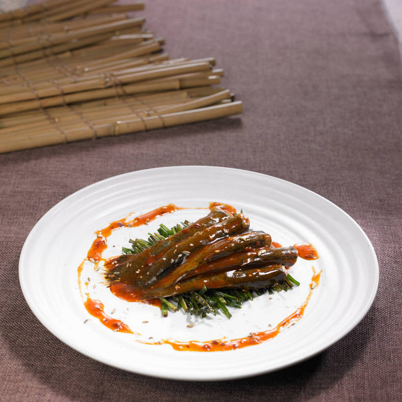 无人,横图,俯视,室内,特写,白天,烹饪,中餐,餐桌,桌子,蔬菜,餐具,许多,阴影,新鲜,反射,鱼,布料,碟子,盘,影子,陶瓷,韭菜,调料,红烧,酱料,酱汁,肉,鱼肉,佐料,料理,食品,陶瓷制品,调味品,很多,调味料,布纹,水产,酱,菜肴,美食,肉类,鱼类,桌布,食物,一个,白色,盘子,餐巾,碟,台布,中式,佳肴,有机食品,绿色食品,单个,餐台,中华料理,水生动物,红烧鱼,水生物,肉食,起阳草,韭,山韭,长生韭,泥鳅,泥鳅鱼,鱼鳅,红烧菜,餐桌布,彩图,高角度拍摄,淡水生物,鳅鱼,shjb1