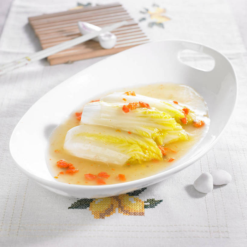 无人,横图,俯视,室内,特写,白天,烹饪,中餐,餐桌,筷子,桌子,餐具,一双,布料,碟子,盘,陶瓷,大白菜,料理,食品,筷架,陶瓷制品,布纹,筷枕,文化,传统,白菜,菜肴,美食,桌布,食物,盘子,餐巾,碟,台布,中式,佳肴,餐台,中华料理,礼节,筷子架,礼仪,娃娃菜,结球白菜,胶菜,进餐用具,餐桌布,彩图,高角度拍摄,上汤娃娃菜,黄芽白,shjb1