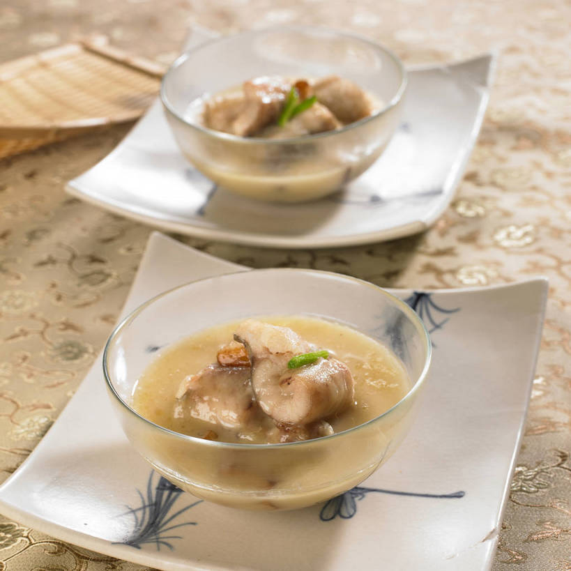 无人,横图,俯视,室内,特写,白天,烹饪,餐桌,桌子,餐具,玻璃,阴影,朦胧,模糊,反射,布料,碟子,盘,影子,陶瓷,调味,肉,汤,香料,鱼肉,佐料,料理,食品,陶瓷制品,布纹,菜肴,美食,肉类,玻璃制品,桌布,食物,两个,盘子,餐巾,容器,碟,台布,碗,佳肴,餐台,储藏,配料,储存,鱼汤,肉食,作料,餐桌布,彩图,高角度拍摄,贮存,shjb1