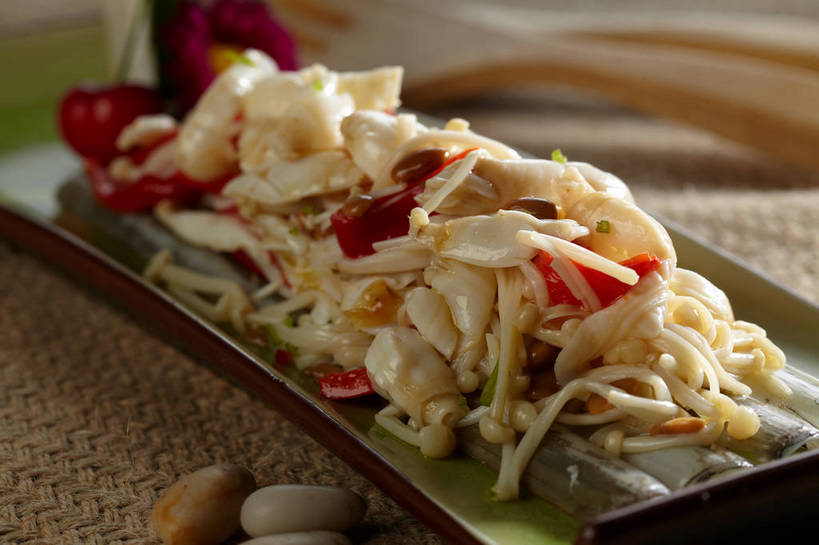 无人,横图,俯视,室内,特写,白天,烹饪,中餐,餐桌,桌子,海蜇,樱桃,蔬菜,餐具,水果,一堆,许多,堆叠,堆积,朦胧,模糊,新鲜,装饰,盛开,木制,叉子,碟子,盘,陶瓷,金针菇,菌菇,料理,食品,陶瓷制品,很多,菌类,花蕾,冷盘,菜肴,美食,花,花瓣,花朵,鲜花,食物,一朵,盘子,木制品,碟,花苞,花蕊,中式,食用菌,冷菜,凉菜,佳肴,有机食品,绿色食品,餐台,中华料理,堆,华丽,修饰,点缀,真菌,海蜇丝,餐叉,衬托,美观,雅致,雅观,海蜇皮,构菌,金菇,毛柄金钱菌,银针菇,智力菇,进餐用具,樱珠,莺桃,英桃,楔桃,牛桃,荆桃,彩图,高角度拍摄,shjb1,凉拌金针菇海蜇丝