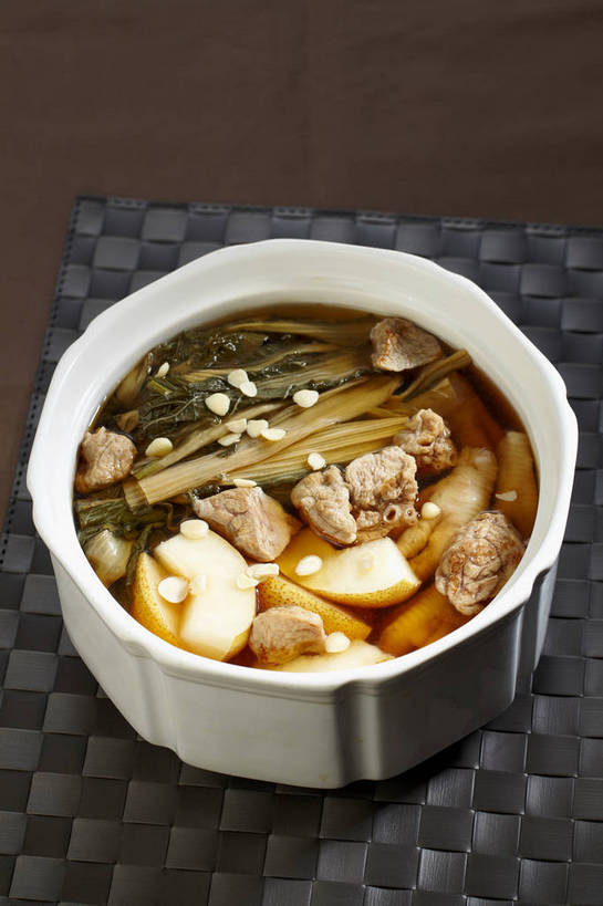 骨骼,无人,竖图,俯视,室内,特写,白天,烹饪,中餐,餐桌,桌子,梨,蔬菜,水果,新鲜,陶瓷,排骨,肉,生食,汤,料理,食品,果实,陶瓷制品,骨头,蔬果,猪肉,菜肴,美食,肉类,食物,一个,容器,碗,中式,香梨,佳肴,有机食品,绿色食品,单个,餐台,中华料理,储藏,骨架,储存,小排,肉食,豚肉,生梨,彩图,高角度拍摄,排骨汤,贮存,shjb1