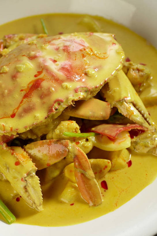 蟹,咖哩,果汁,无人,竖图,俯视,室内,特写,白天,烹饪,中餐,餐桌,桌子,螃蟹,陶瓷,调料,料理,食品,陶瓷制品,饮品,调味品,调味料,咖喱,菜肴,美食,食物,饮料,一个,白色,容器,碗,中式,佳肴,单个,餐台,中华料理,储藏,椰汁,椰子汁,储存,可口,甲壳动物,适口,彩图,高角度拍摄,咖喱蟹,贮存,shjb1,椰香咖喱蟹