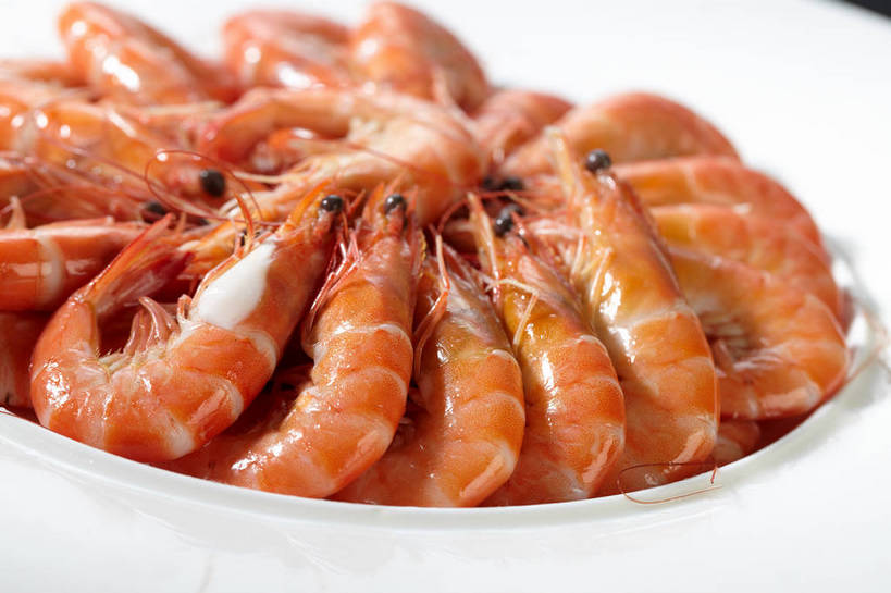 海鲜,无人,横图,俯视,室内,特写,白天,烹饪,中餐,餐桌,桌子,一堆,许多,堆叠,堆积,环绕,围绕,陶瓷,虾,料理,食品,陶瓷制品,很多,环抱,水产,菜肴,美食,海洋生物,食物,一个,白色,容器,碗,中式,佳肴,单个,餐台,中华料理,储藏,堆,储存,水生动物,海产品,水生物,海底动物,萦绕,彩图,高角度拍摄,贮存,shjb1,盐水虾