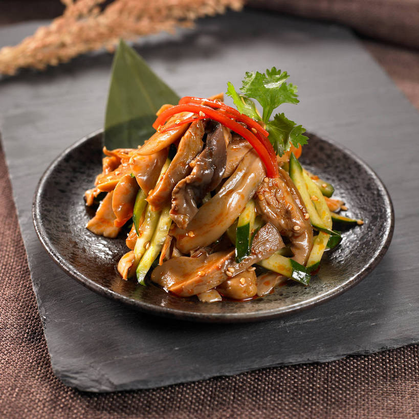 内脏,无人,横图,俯视,室内,特写,白天,烹饪,中餐,农作物,小麦,餐桌,桌子,黄瓜,辣椒,蔬菜,餐具,一堆,许多,阴影,堆叠,堆积,朦胧,模糊,新鲜,反射,布料,碟子,盘,影子,陶瓷,谷物,肉,料理,食品,陶瓷制品,很多,布纹,猪肉,冷盘,猪肚,菜肴,美食,肉类,桌布,食物,一个,红色,盘子,餐巾,碟,台布,中式,冷菜,凉菜,麦子,佳肴,有机食品,绿色食品,单个,餐台,中华料理,堆,肉食,彩椒,辣角,红海椒,大椒,辣虎,广椒,豚肉,肚子,甜椒,柿子椒,青瓜,辣子,胡瓜,海椒,番椒,灯笼椒,餐桌布,彩图,高角度拍摄,shjb1,凉拌猪肚