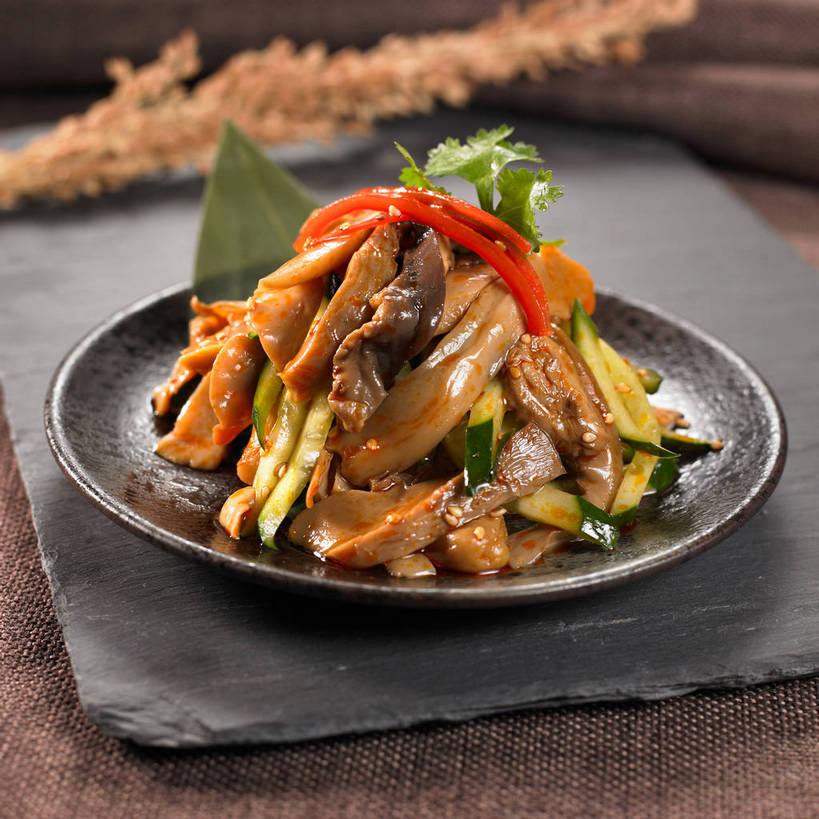 内脏,无人,横图,俯视,室内,特写,白天,烹饪,中餐,农作物,小麦,餐桌,桌子,黄瓜,辣椒,蔬菜,餐具,一堆,许多,阴影,堆叠,堆积,朦胧,模糊,新鲜,反射,布料,碟子,盘,影子,陶瓷,谷物,肉,料理,食品,陶瓷制品,很多,布纹,猪肉,冷盘,猪肚,菜肴,美食,肉类,桌布,食物,一个,红色,盘子,餐巾,碟,台布,中式,冷菜,凉菜,麦子,佳肴,有机食品,绿色食品,单个,餐台,中华料理,堆,肉食,彩椒,辣角,红海椒,大椒,辣虎,广椒,豚肉,肚子,甜椒,柿子椒,青瓜,辣子,胡瓜,海椒,番椒,灯笼椒,餐桌布,彩图,高角度拍摄,shjb1,凉拌猪肚