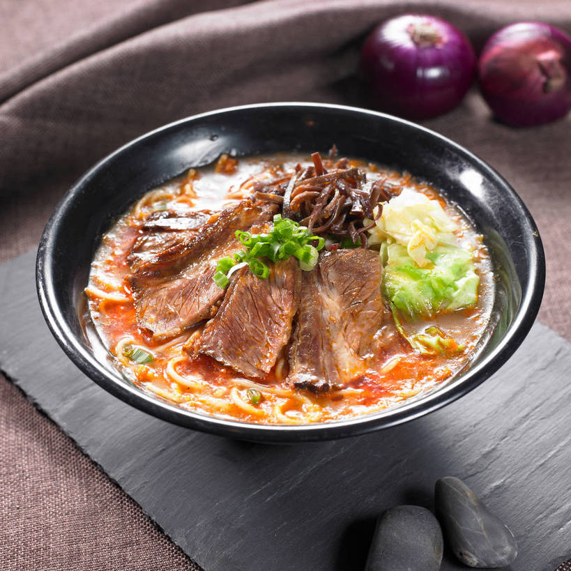 面食,面条,无人,横图,俯视,室内,特写,白天,烹饪,中餐,石头,餐桌,桌子,蔬菜,洋葱,椰菜,卷心菜,一堆,许多,堆叠,堆积,新鲜,布料,石子,陶瓷,葱,青葱,海带,面,肉,牛肉,料理,食品,陶瓷制品,很多,布纹,菜肴,美食,肉类,桌布,食物,一个,餐巾,容器,台布,碗,中式,鹅卵石,甘蓝,佳肴,牛肉面,有机食品,绿色食品,单个,餐台,中华料理,储藏,堆,储存,玉葱,肉食,按摩石,江白菜,甘蓝菜,荷兰葱,石块,圆葱,洋葱头,球葱,结球甘蓝,甘兰,葱头,包心菜,餐桌布,彩图,高角度拍摄,红洋葱,圆白菜,贮存,牛肉拉面,shjb1