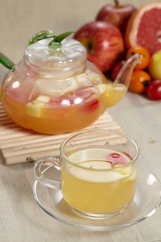 无人,竖图,俯视,室内,特写,白天,幸福,餐桌,茶,桌子,苹果,柠檬,蔬菜,西红柿,小番茄,杯子,餐具,水果,玻璃,朦胧,模糊,新鲜,布料,碟子,壶,盘,生食,茶叶,食品,果实,布纹,娱乐,蔬果,玻璃制品,水壶,桌布,食物,黄色,红色,盘子,餐巾,茶壶,容器,水杯,碟,台布,享受,休闲,温馨,放松,乐趣,有机食品,绿色食品,餐台,提神,舒适,甜橙,醒脑,血橙,水果茶,果茶,小西红柿,樱桃小番茄,珍珠小番茄,茶杯,益母果,柠果,橙子,橙,樱桃番茄,圣女果,番茄,餐桌布,彩图,高角度拍摄,鹄壳,黄橙,黄果,金橙,金环,金球,糖橙,红橙,shjb1