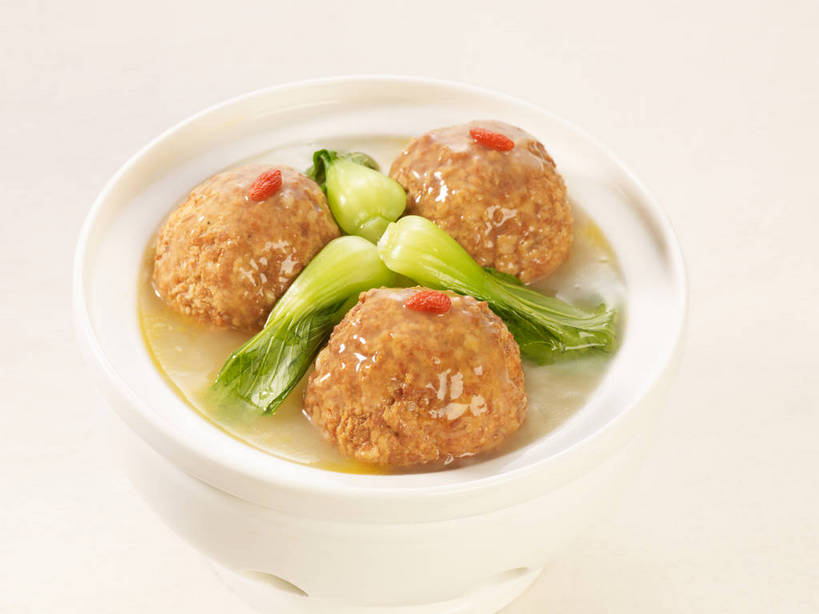 无人,横图,俯视,室内,特写,白天,烹饪,中餐,植物,餐桌,桌子,蔬菜,叶子,新鲜,陶瓷,青菜,肉,料理,食品,果实,绿叶,草药,药草,陶瓷制品,丸子,猪肉,菜肴,美食,肉类,肉丸,中药,食物,排列,三个,一个,红色,白色,容器,碗,中式,嫩叶,佳肴,有机食品,绿色食品,单个,餐台,中华料理,储藏,枸杞子,枸杞,储存,小白菜,药材,中草药,狮子头,肉食,豚肉,中药材,本草,苟起子,枸杞豆,枸杞果,血杞子,摆列,不结球白菜,叶,叶片,彩图,高角度拍摄,布列,分列,贮存,淮扬菜,扬州菜肴,shjb1,清炖狮子头