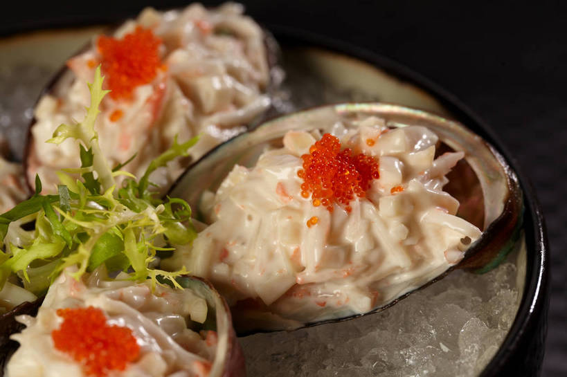 海鲜,无人,横图,俯视,室内,特写,白天,餐桌,桌子,贝壳,餐具,叶子,阴影,朦胧,模糊,新鲜,反射,碟子,盘,影子,冰,肉,生食,鱼卵,鱼肉,沙拉,冰块,食品,绿叶,鱼籽,色拉,冷冻,水产,沙律,肉类,食物,排列,一个,红色,盘子,碟,四个,嫩叶,寒冷,冷藏,单个,餐台,色拉酱,冰冷,海产品,千岛酱,肉食,保鲜,摆列,叶,叶片,贝类外壳,软体动物外壳,彩图,高角度拍摄,海鲜沙拉,布列,分列,海鲜色拉,shjb1