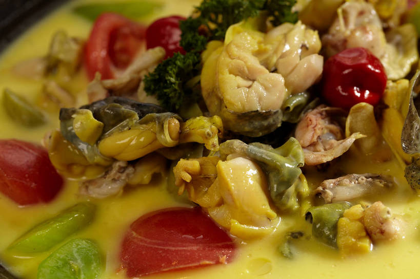 无人,横图,俯视,室内,特写,白天,烹饪,中餐,野生动物,辣椒,蔬菜,西红柿,小番茄,新鲜,陶瓷,莴苣,莴笋,香菜,肉,汤,料理,食品,陶瓷制品,牛蛙,酸菜,菜肴,美食,肉类,食物,腌制,一个,黄色,红色,绿色,动物,容器,碗,中式,可爱,活泼,佳肴,有机食品,绿色食品,单个,中华料理,储藏,储存,川菜,肉食,辣角,红海椒,大椒,辣虎,广椒,胡菜,香荽,原荽,园荽,芫荽,香笋,腌制食品,千金菜,胡荽,莞荽,芫茜,芫蓿,莚葛草,莚荽菜,四川菜,羹汤,小西红柿,樱桃小番茄,珍珠小番茄,樱桃番茄,圣女果,辣子,红辣椒,海椒,番茄,番椒,彩图,高角度拍摄,贮存,shjb1,馋嘴牛蛙,馋嘴蛙