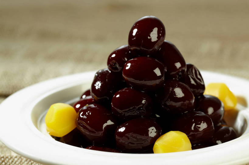 点心,无人,横图,俯视,室内,特写,白天,中餐,餐桌,桌子,餐具,一堆,许多,堆叠,堆积,碟子,盘,莲子,料理,食品,甜点,甜品,很多,食物,糕点,一个,黄色,红色,白色,盘子,碟,甜食,中式,枣,红枣,单个,餐台,中华料理,堆,枣子,莲米,莲肉,莲实,大枣,彩图,高角度拍摄,shjb1,红枣莲心