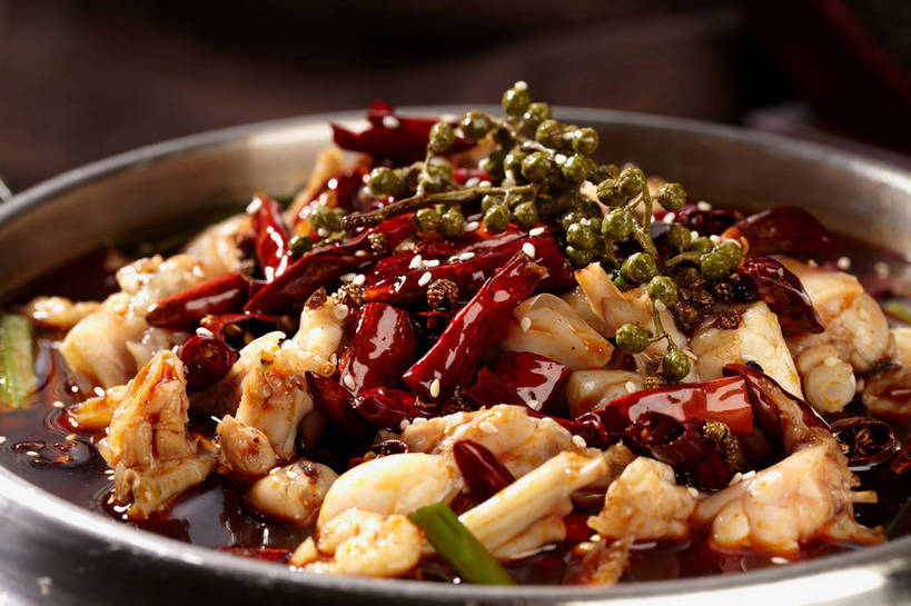 无人,横图,俯视,室内,特写,白天,烹饪,中餐,餐桌,桌子,辣椒,蔬菜,蒜,厨具,金属制品,一堆,许多,堆叠,堆积,新鲜,金属,锅子,青椒,调味,肉,香料,佐料,料理,食品,很多,蒜头,锅,干锅牛蛙,菜肴,美食,肉类,食物,一个,红色,绿色,中式,佳肴,有机食品,绿色食品,单个,餐台,锅具,中华料理,堆,花椒,山椒,配料,川菜,肉食,烹饪用具,辣角,红海椒,大椒,辣虎,广椒,作料,胡蒜,四川菜,大花椒,狗椒,红花椒,青花椒,蜀椒,香椒,烹调用具,辣子,红辣椒,红椒,海椒,番椒,大蒜,烹调,彩图,高角度拍摄,牛蛙肉,蛙肉,shjb1