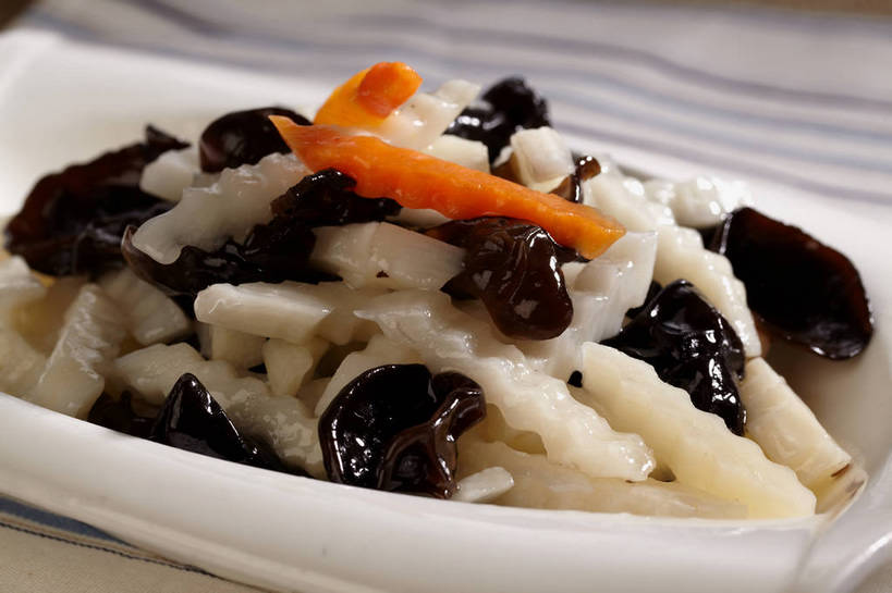 无人,横图,俯视,室内,特写,白天,烹饪,中餐,餐桌,桌子,萝卜,胡萝卜,蔬菜,土豆,餐具,一堆,许多,堆叠,堆积,新鲜,碟子,盘,菌菇,料理,食品,很多,菌类,冷盘,木耳,菜肴,美食,食物,一个,白色,黑色,盘子,碟,橙色,中式,食用菌,冷菜,凉菜,佳肴,有机食品,绿色食品,单个,餐台,中华料理,堆,黑木耳,真菌,黄萝卜,番萝卜,馍馍蛋,光木耳,洋芋,山药蛋,马铃薯,红萝卜,甘荀,彩图,高角度拍摄,丁香萝卜,胡芦菔金,金笋,shjb1,凉拌土豆