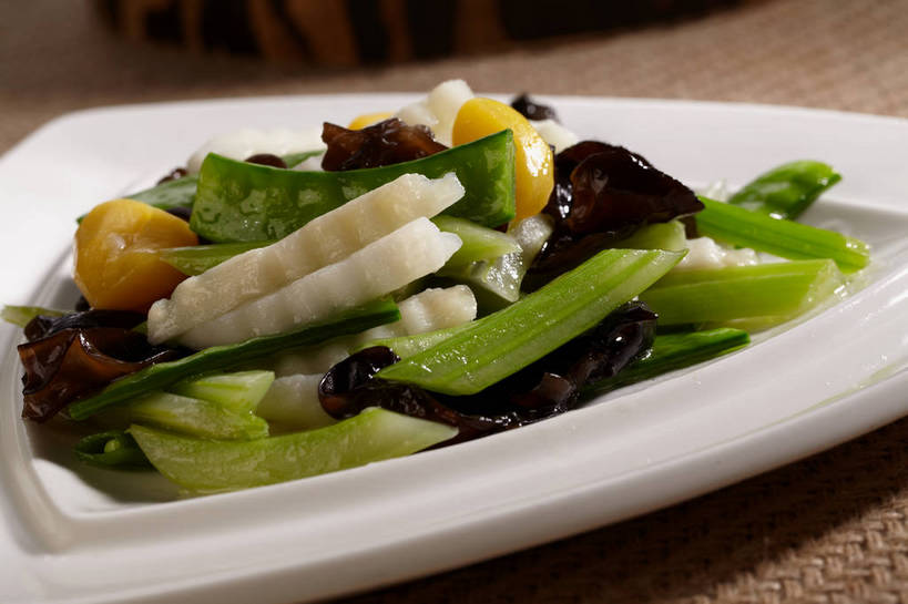 无人,横图,俯视,室内,特写,白天,烹饪,中餐,植物,餐桌,桌子,豆,芹菜,蔬菜,土豆,餐具,一堆,许多,阴影,堆叠,堆积,新鲜,反射,碟子,盘,影子,豆类,豆子,菌菇,刀豆,板栗,炒菜,栗子,料理,食品,坚果,毛栗子,很多,菌类,四季豆,木耳,菜肴,美食,食物,一个,黄色,绿色,盘子,碟,中式,食用菌,佳肴,有机食品,绿色食品,单个,餐台,中华料理,堆,黑木耳,真菌,芸豆,豆科,菜豆,二季豆,白肾豆,架豆,玉豆,去豆,馍馍蛋,毛栗,栗果,栗楔,光木耳,药芹,洋芋,水芹,山药蛋,马铃薯,旱芹,彩图,高角度拍摄,shjb1