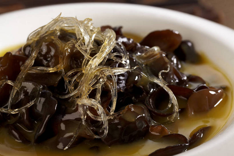 面食,面条,无人,横图,俯视,室内,特写,白天,烹饪,中餐,蔬菜,新鲜,陶瓷,菌菇,调料,酱料,酱汁,面,佐料,料理,食品,陶瓷制品,调味品,调味料,菌类,粉丝,酱,木耳,菜肴,美食,食物,一个,容器,碗,中式,食用菌,佳肴,有机食品,绿色食品,单个,中华料理,储藏,银耳,真菌,储存,冬粉,彩图,高角度拍摄,胶勺,焰耳,贮存,shjb1