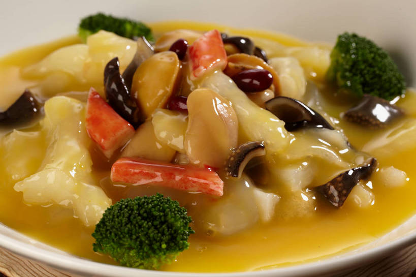 海鲜,无人,横图,俯视,室内,特写,白天,烹饪,中餐,餐桌,桌子,萝卜,胡萝卜,蔬菜,新鲜,西兰花,料理,食品,水产,菜肴,美食,海洋生物,食物,红色,中式,佳肴,有机食品,绿色食品,餐台,中华料理,海参,水生动物,蟹棒,海产品,黄萝卜,番萝卜,蟹肉棒,水生物,棘皮动物,海底动物,甘蓝花,红萝卜,甘荀,彩图,高角度拍摄,丁香萝卜,胡芦菔金,金笋,绿菜花,绿花菜,青花菜,蔬菜皇冠,蟹足棒,shjb1