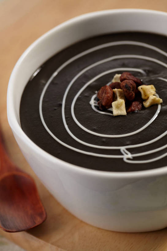 无人,竖图,俯视,室内,特写,白天,雾,餐桌,桌子,一堆,许多,堆叠,堆积,沸腾,木制,蒸汽,勺子,陶瓷,核桃,坚果,红豆沙,果实,陶瓷制品,水蒸气,很多,两个,木制品,容器,调羹,汤匙,碗,干果,餐台,储藏,堆,储存,豆沙,胡桃,蒸发,羌桃,彩图,高角度拍摄,贮存,豆蓉,红豆泥,shjb1