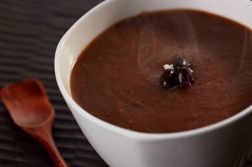 点心,无人,横图,俯视,室内,特写,白天,植物,雾,餐桌,桌子,豆,沸腾,蒸汽,勺子,陶瓷,豆类,豆子,红豆,食品,甜点,甜品,红豆沙,陶瓷制品,水蒸气,食物,两个,容器,调羹,汤匙,碗,甜食,餐台,储藏,储存,赤豆,豆沙,豆科,蒸发,红小豆,彩图,高角度拍摄,贮存,豆蓉,小豆,红豆泥,shjb1