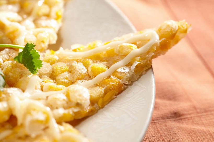 无人,横图,俯视,室内,特写,白天,烹饪,中餐,玉米,餐桌,桌子,蔬菜,餐具,叶子,切开,新鲜,棒子,碟子,盘,香菜,玉蜀黍,调料,酱料,酱汁,佐料,料理,食品,绿叶,调味品,调味料,酱,菜肴,美食,食物,排列,一个,黄色,白色,盘子,碟,切,中式,嫩叶,佳肴,有机食品,绿色食品,单个,餐台,中华料理,玉米烙,苞米,苞芦,剖面,切面,胡菜,香荽,原荽,园荽,芫荽,苞谷,包谷,大蜀黍,番麦,薏米包,玉高粱,玉麦,珍珠米,胡荽,莞荽,芫茜,芫蓿,莚葛草,莚荽菜,摆列,叶,叶片,彩图,高角度拍摄,布列,分列,shjb1