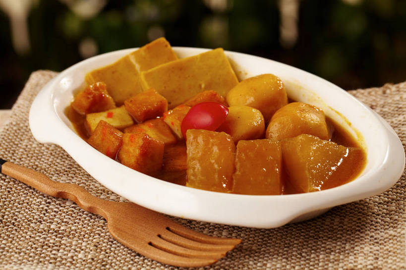 点心,豆腐,咖哩,无人,横图,俯视,室内,特写,白天,烹饪,餐桌,桌子,蔬菜,西红柿,小番茄,餐具,一堆,许多,切开,堆叠,堆积,朦胧,模糊,新鲜,木制,叉子,陶瓷,调料,肉,汤,料理,食品,年糕,甜点,陶瓷制品,调味品,丸子,很多,调味料,咖喱,菜肴,美食,肉类,肉丸,食物,糕点,两个,红色,餐巾,木制品,容器,碗,甜食,切,中式,佳肴,有机食品,绿色食品,餐台,肉圆,储藏,堆,豆制品,储存,剖面,肉食,餐叉,切面,印度菜,印度料理,小西红柿,樱桃小番茄,珍珠小番茄,保洁方巾,口布,进餐用具,樱桃番茄,圣女果,番茄,彩图,高角度拍摄,咖喱汤,年年糕,贮存,shjb1